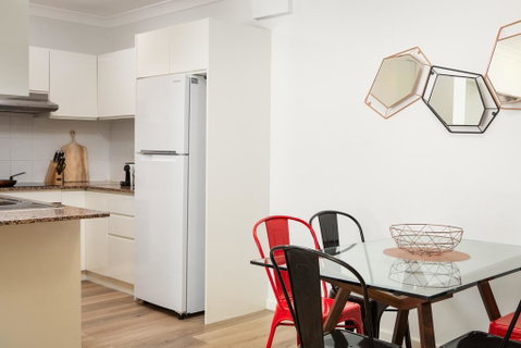 Suburban Two-bed Apartment With Parking And Patio - Inverell Accommodation 2