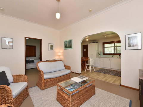 Summerfield Cottage - Hunter Valley, Renovated House In Central North Rothbury - Inverell Accommodation 3