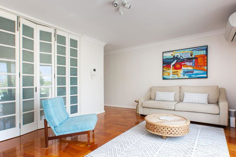 Sunlit Bondi Beach Apartment With Balcony, Parking - Inverell Accommodation 3