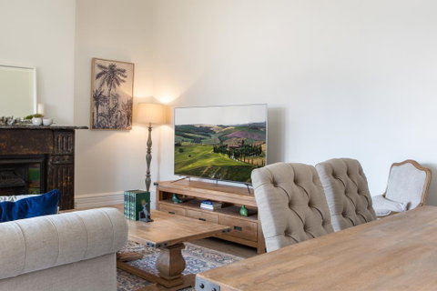 Sunny Apartment With Private Parking - Inverell Accommodation 1