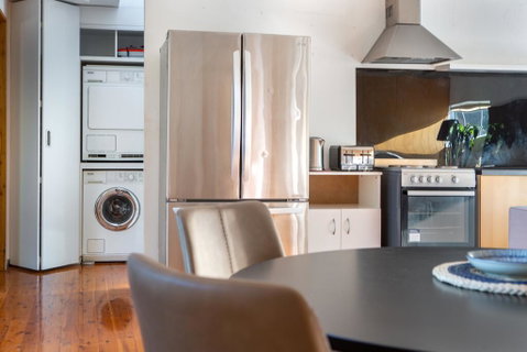 Sunlit Two-Bedroom Unit With Sprawling BBQ Deck - Inverell Accommodation 3