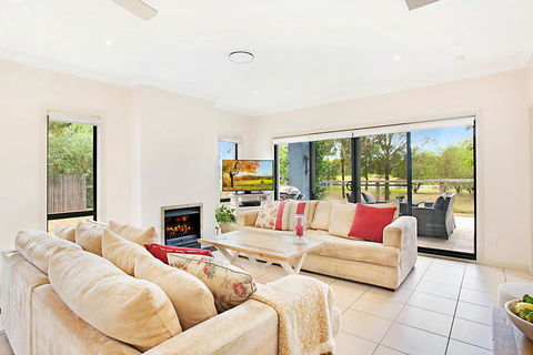 Sunny Finch House - Inverell Accommodation 1