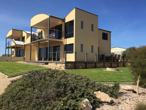 Sunset Cove Beach House - Inverell Accommodation 0