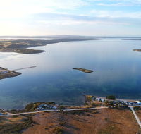 Tall Pines Beach House at Mount Dutton Bay part of Coffin Bay waterways - Inverell Accommodation