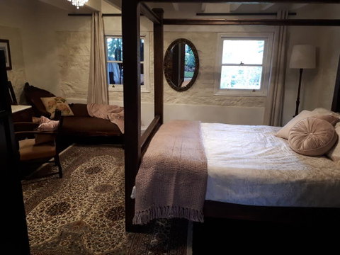 Tanilba House - Inverell Accommodation 1
