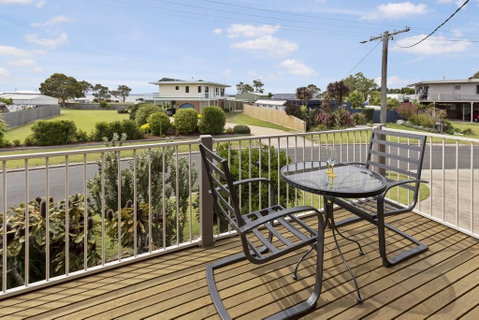 Tanjil - A Stroll From The Water In Paynesville - Inverell Accommodation 1