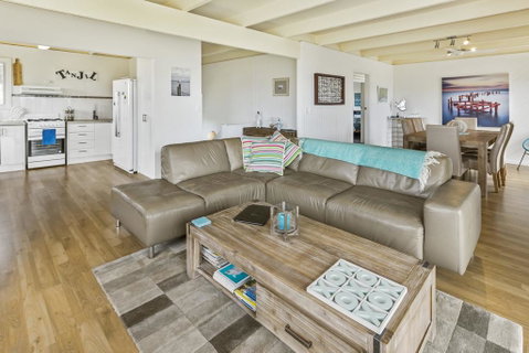 Tanjil - A Stroll From The Water In Paynesville - Inverell Accommodation 3