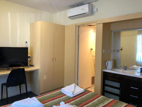 The Astor Suites - Inverell Accommodation 1