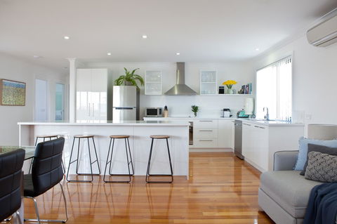 Pearl Hawley Beach - Inverell Accommodation 1