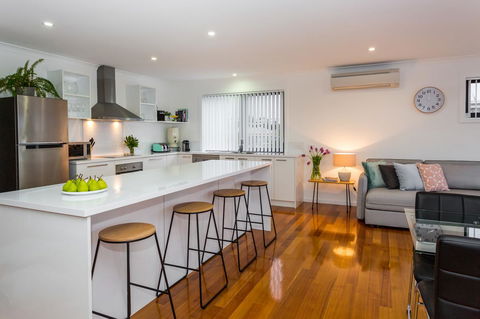 Pearl Hawley Beach - Inverell Accommodation 6