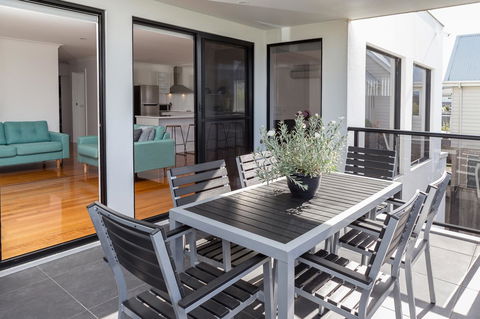 Pearl Hawley Beach - Inverell Accommodation 12