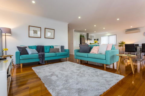 Pearl Hawley Beach - Inverell Accommodation 9