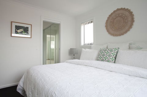 Pearl Hawley Beach - Inverell Accommodation 13