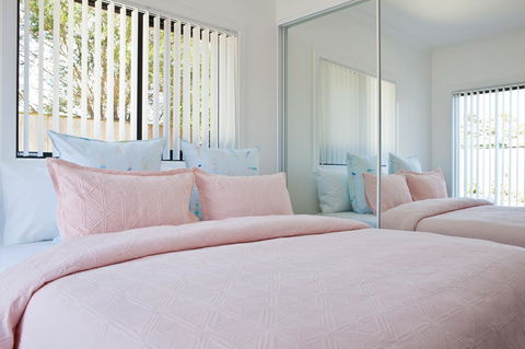 Pearl Hawley Beach - Inverell Accommodation 27