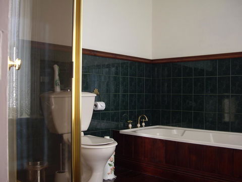 Lucinda B&B - Inverell Accommodation 13
