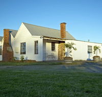 Buttons Cottage - Inverell Accommodation