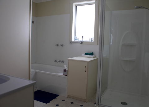 Sails On Port Sorell Boutique Apartments - Inverell Accommodation 4