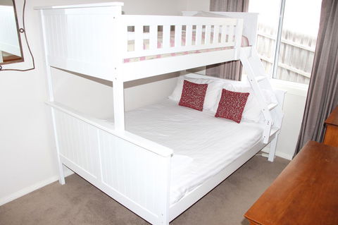 Front Row Beachfront - Inverell Accommodation 9