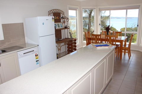 Front Row Beachfront - Inverell Accommodation 4