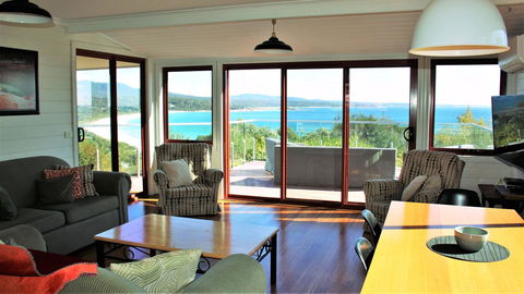 DOLPHIN LOOKOUT COTTAGE - Amazing Views Of The Bay Of Fires - Inverell Accommodation 1