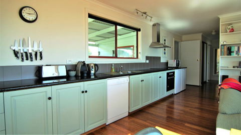 DOLPHIN LOOKOUT COTTAGE - Amazing Views Of The Bay Of Fires - Inverell Accommodation 5