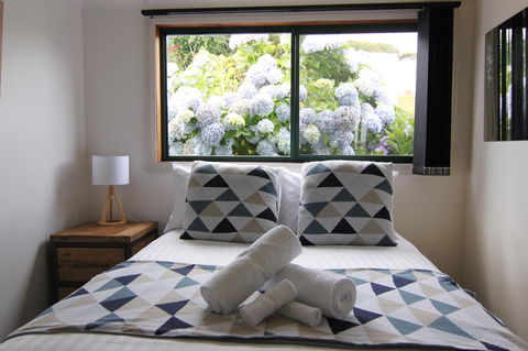 DOLPHIN LOOKOUT COTTAGE - Amazing Views Of The Bay Of Fires - Inverell Accommodation 6