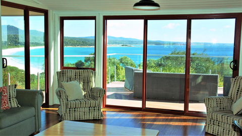 DOLPHIN LOOKOUT COTTAGE - Amazing Views Of The Bay Of Fires - Inverell Accommodation 14