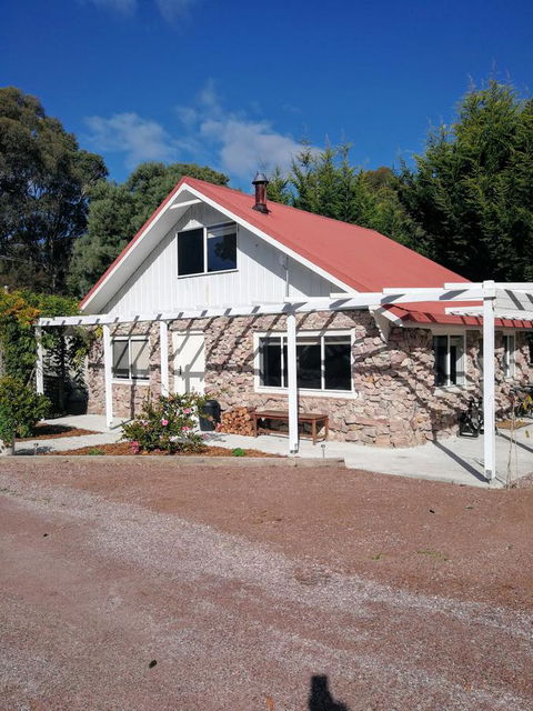 Hilltop Cottages - Inverell Accommodation 0