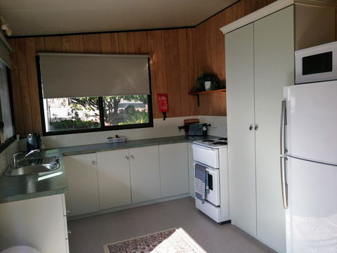 Hilltop Cottages - Inverell Accommodation 11