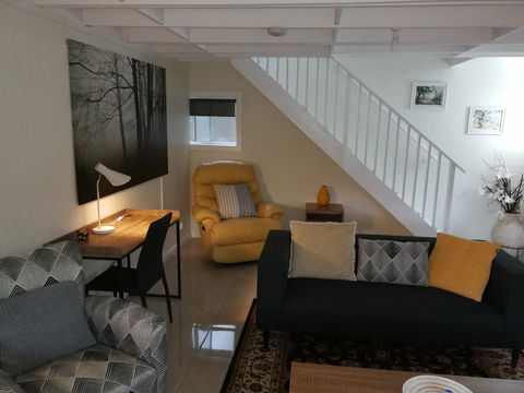 Hilltop Cottages - Inverell Accommodation 6