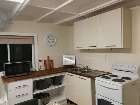Hilltop Cottages - Inverell Accommodation 5