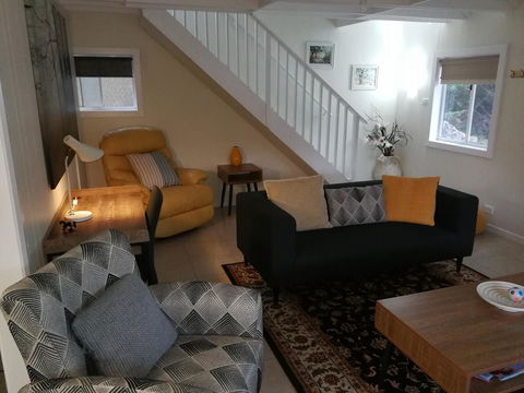 Hilltop Cottages - Inverell Accommodation 8