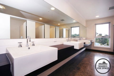 The Island Accommodation - Inverell Accommodation 4