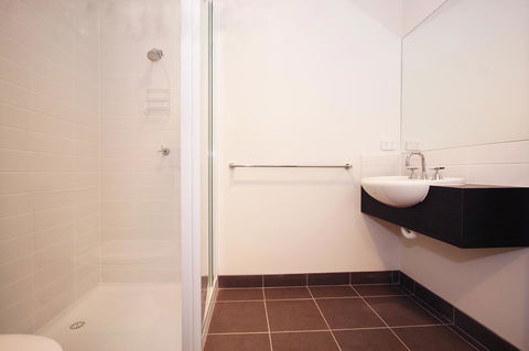 The Island Accommodation - Inverell Accommodation 15