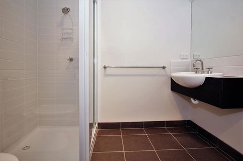 The Island Accommodation - Inverell Accommodation 5