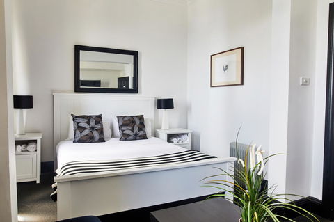 The Royal Hotel Mornington - Inverell Accommodation 0