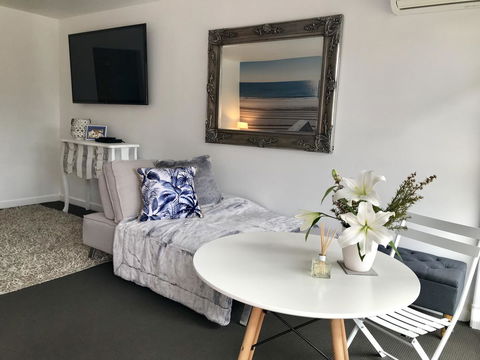 Lorne World - Inverell Accommodation 4