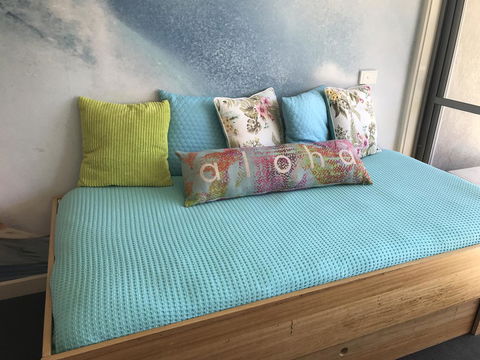 Lorne World - Inverell Accommodation 24