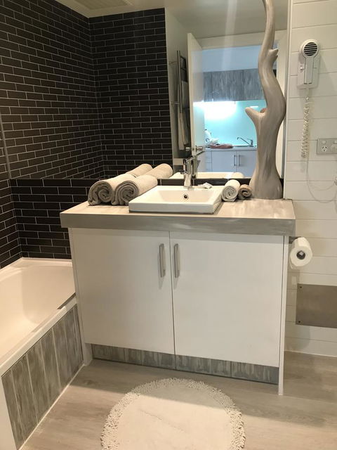 Lorne World - Inverell Accommodation 9