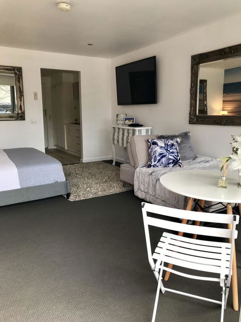 Lorne World - Inverell Accommodation 5