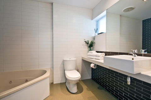 Lorne Bay View Motel - Inverell Accommodation 6