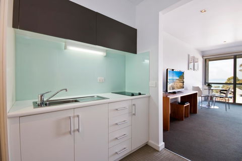 Lorne Bay View Motel - Inverell Accommodation 7