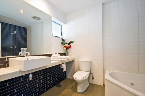 Lorne Bay View Motel - Inverell Accommodation 5
