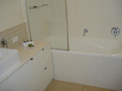 The Victoria Apartments - Inverell Accommodation 26