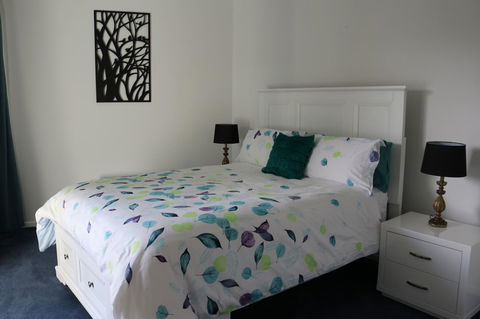 130 At The Waves - Inverell Accommodation 10