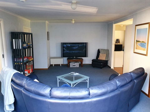 Island Family Holiday Retreat - Inverell Accommodation 4