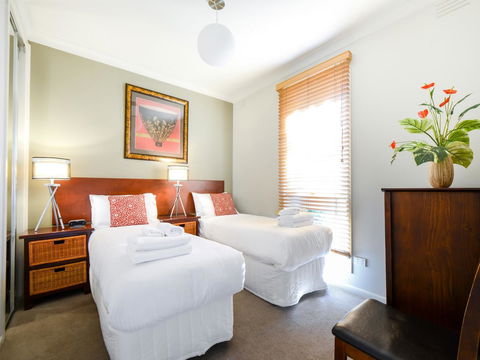 Boutique Stays Sandyside- Sandringham Villa Units - Inverell Accommodation 3