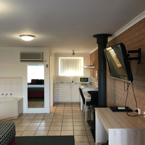 Beachcomber Motel & Apartments - Inverell Accommodation 5