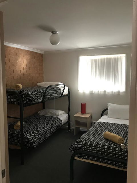 Beachcomber Motel & Apartments - Inverell Accommodation 10