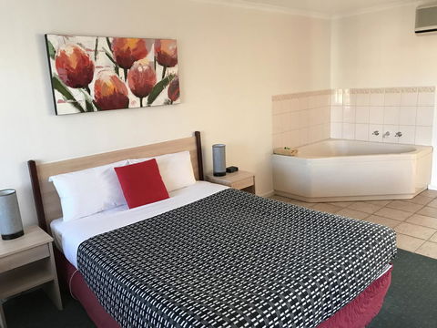 Beachcomber Motel & Apartments - Inverell Accommodation 0